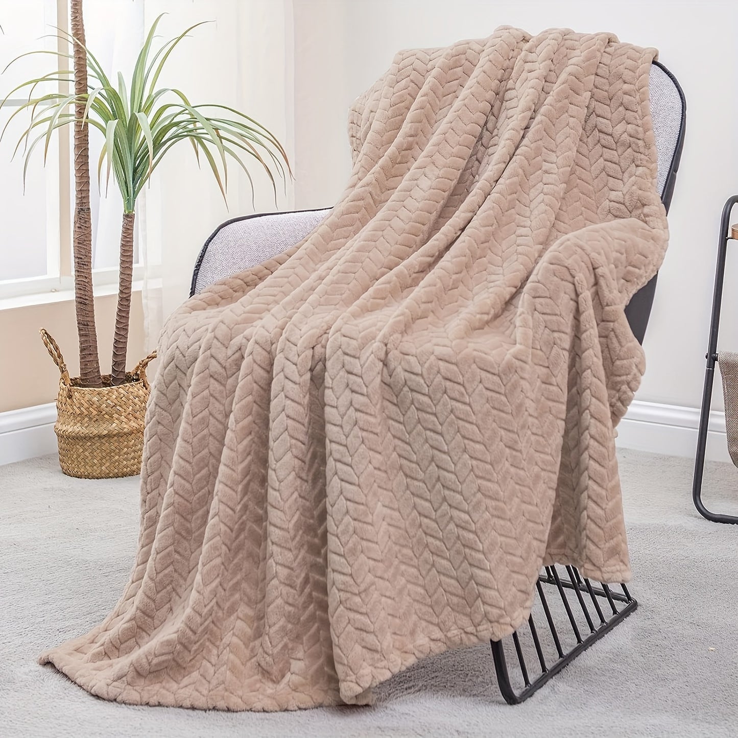 1pc Fleece Blanket Super Soft Cozy Throw Blanket, Lightweight Fuzzy Comfy Textured Flannel Blanket Warm Plush Throw Blankets For Couch