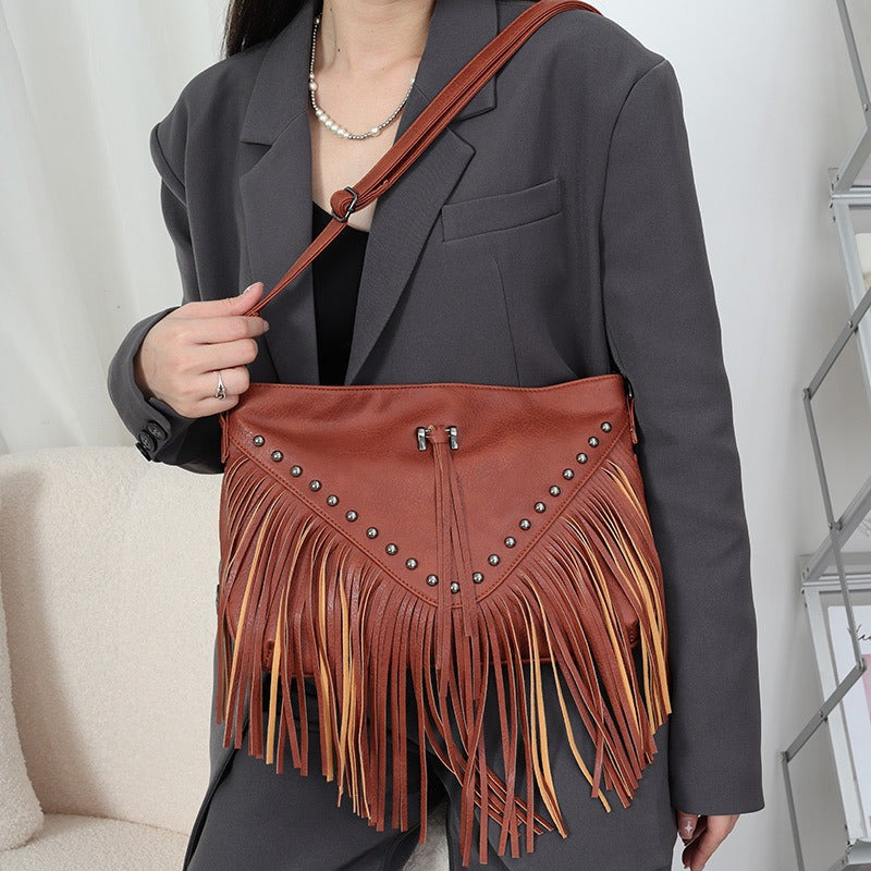 [Fast Arrival] Luxurious Tassel Crossbody Bag - Stylish Riveted Single Shoulder Straddle Bag with Large Capacity and Casual Chic Design - Perfect for Daily Use