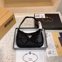 Briefcases Luxury designer handbags large tote bags is made of quality nylon material classic style fashionable single shoulder bag