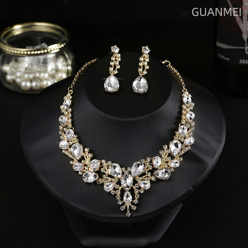 Retro Design HOTan and NEWn Crystal Gem Necklace and Earrings Suite Exquisite Design Fashion Temperament Bride Ornament