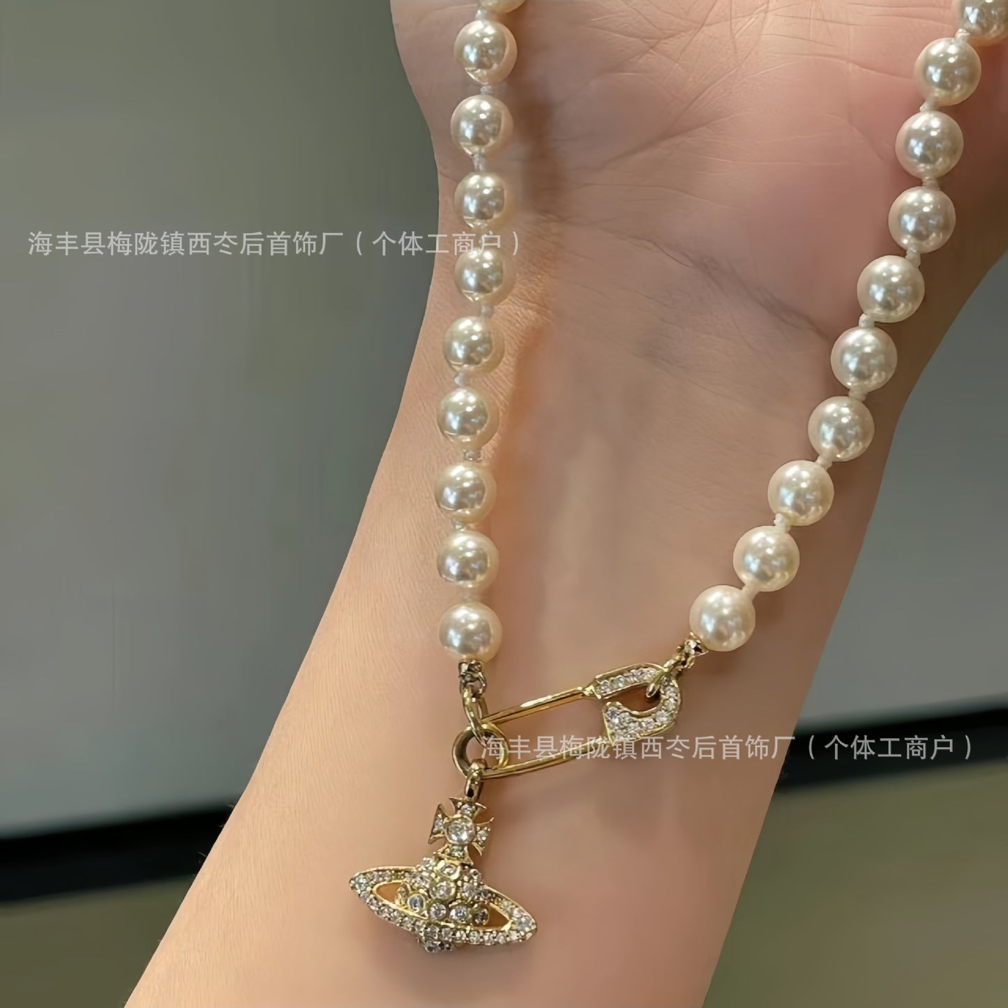 VAKKV High Version of the Queen Mother Classic Saturn Pearl Pin Necklace Weiwei'an European and American Retro Design Clavicle Chain Necklace