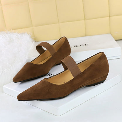 VAKKV 2025 3683-11 Korean version retro simple and versatile low-heeled wedge heel light mouth pointed suede elastic band one-word belt single shoes women