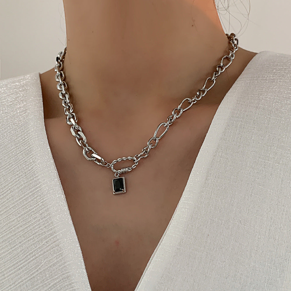 vakkv Titanium Steel Clavicle Chain Short Women's Simple Colorfast Black Diamond Niche Design All-Match Ins Cold Style Necklace