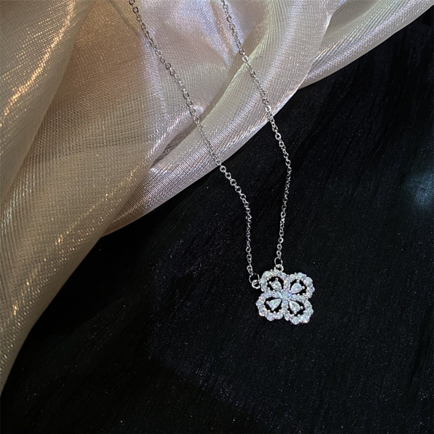 S925 Sterling Silver with Shiny Diamond Clover Necklace for Women Special-Interest Design High-Grade Light Luxury Flower Clavicle Chain Summer Ornament