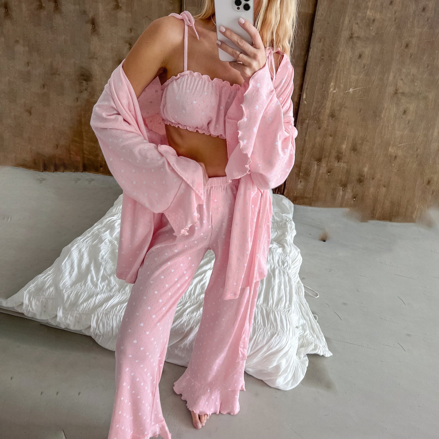 VAKKV 2025 Spring   pink knitted hollow jacquard pajamas set cardigan suspender trousers women's loungewear wholesale