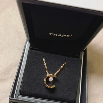 VAKKV Classic Style Feng Shui Bingyue Necklace Female Plated 18K Diamond Grid High Version CNC Pendant Clavicle Chain Factory Direct Sales Live Broadcast