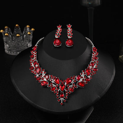 Retro Design HOTan and NEWn Crystal Gem Necklace and Earrings Suite Exquisite Design Fashion Temperament Bride Ornament