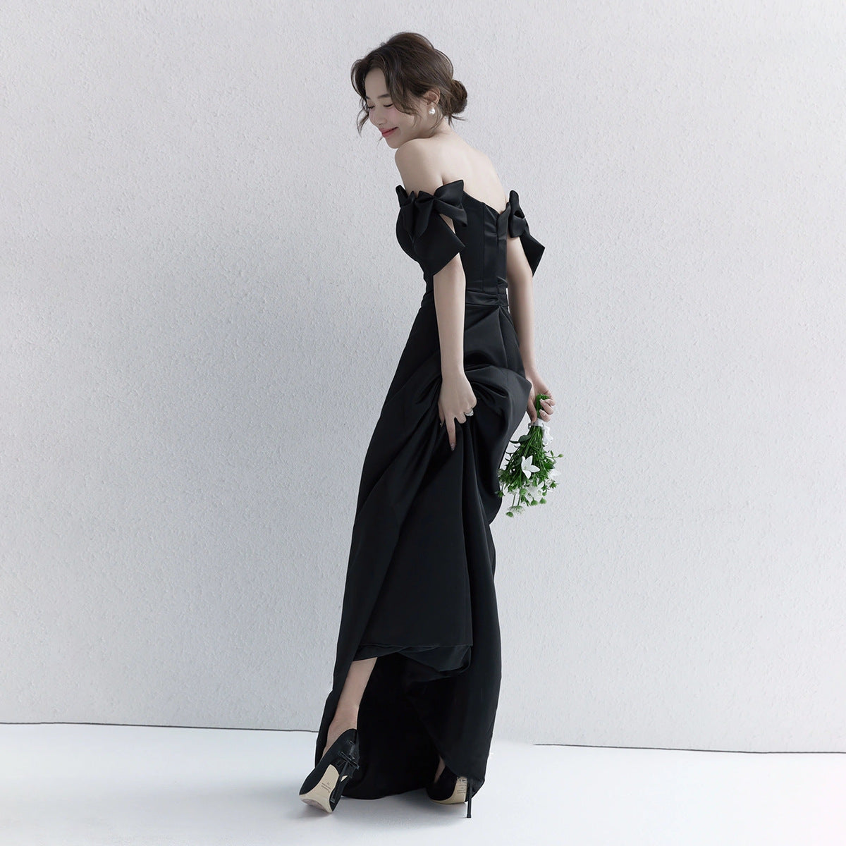 Light Wedding Dress Black Satin Hepburn Style Studio Theme Couple Taking Pictures Bow Registration Dress