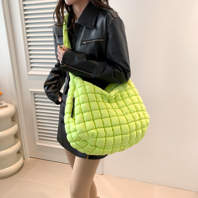 Cross-Border Wholesale Popular Pleated Cloud Bag Fashion Shoulder Portable Dumpling Bag Large Capacity down Cotton Underarm Women's Bag