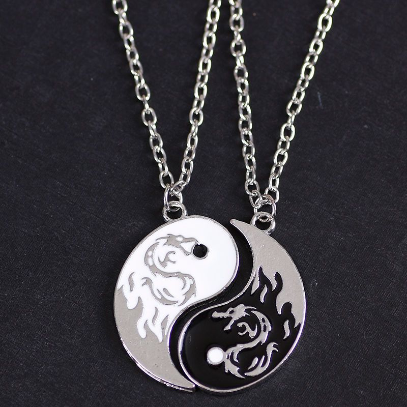 Cross-Border Hot E-Commerce Dedicated Dragon Tai Chi Necklace Couple's Pendant Necklace Gossip Dragon Totem Stitching Necklace in Stock