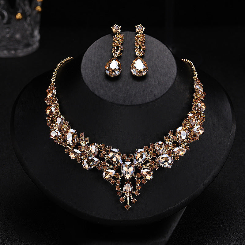 Retro Design HOTan and NEWn Crystal Gem Necklace and Earrings Suite Exquisite Design Fashion Temperament Bride Ornament