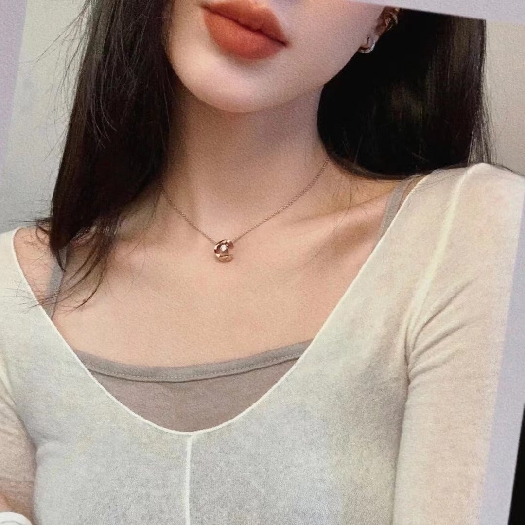 VAKKV Classic Style Feng Shui Bingyue Necklace Female Plated 18K Diamond Grid High Version CNC Pendant Clavicle Chain Factory Direct Sales Live Broadcast