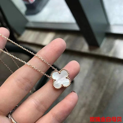 High Version Clover Necklace V Gold Simple Pendant Light Luxury Niche Net Red Clavicle Chain Factory Direct Sales