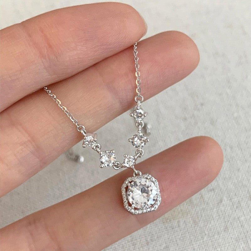 VAKKV Well Content Ball Necklace for Women, Non-Fading Niche High-Grade Sense All-Matching New Product Accessories Summer Clavicle Chain