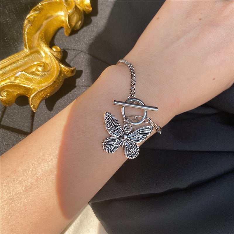 vakkv  HOT and NEW Cross Border Vintage Butterfly Pendant Necklace for Women Graceful Online Influencer Same Style Popular OT Buckle Collarbone Necklace Bracelet Suit