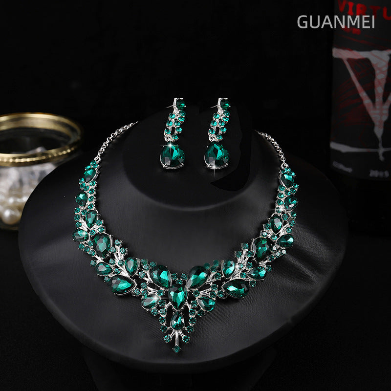 Retro Design HOTan and NEWn Crystal Gem Necklace and Earrings Suite Exquisite Design Fashion Temperament Bride Ornament