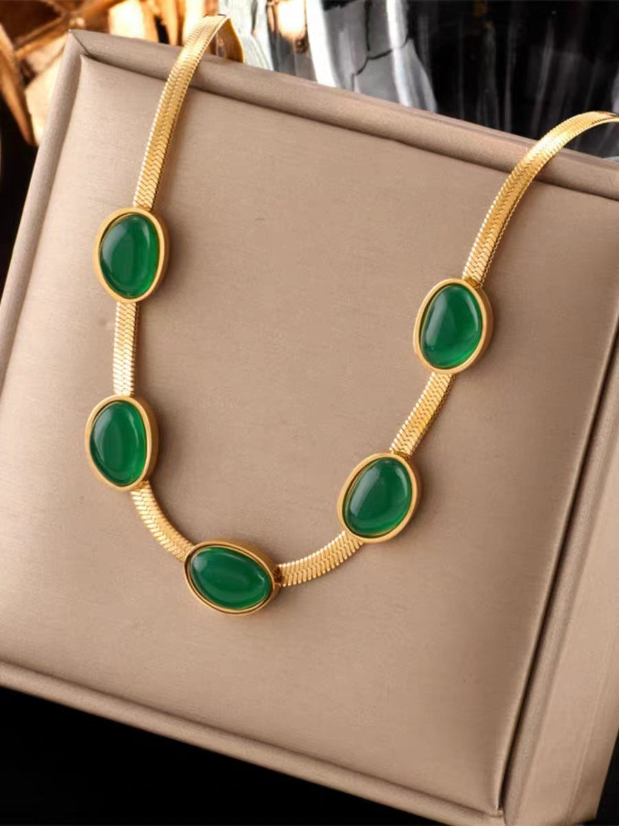 vakkv  HOTan and NEWn High-Grade Titanium Steel Blade Chain Retro Emerald Mung Bean Necklace Refined Stylish and Versatile Design Light Luxury