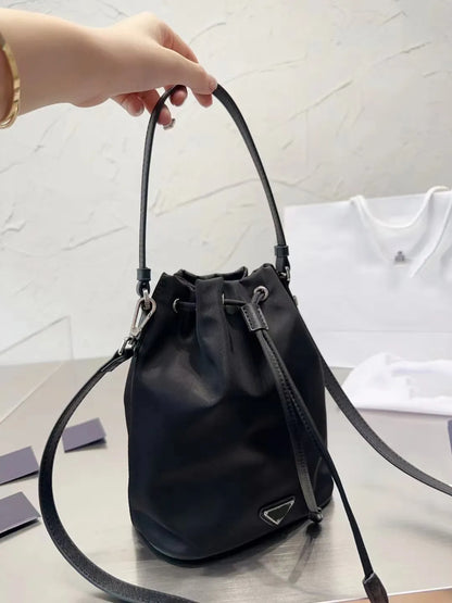 Woman Designer Bag Beach Bags Straw Bags Bucket Bag Nylon Shoulder Bags Hobos Chain Handbags Designer Crossbody Lady Small Totes