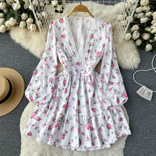 VAKKV White V-neck Floral Long Sleeve Dress P266