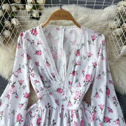 VAKKV White V-neck Floral Long Sleeve Dress P266