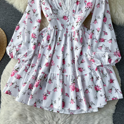 VAKKV White V-neck Floral Long Sleeve Dress P266